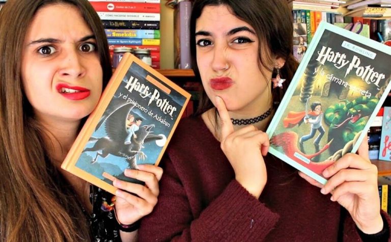 dos chicas sosteniendo libros de Harry Potter 1024x633